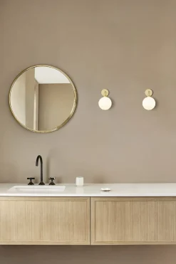 Nuura Apiales Wall Hard-wired, brushed brass / opal New