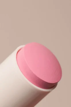 Blush><noscript><img width=