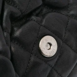 Dame Chanel Vintage Chanel Flap Bag