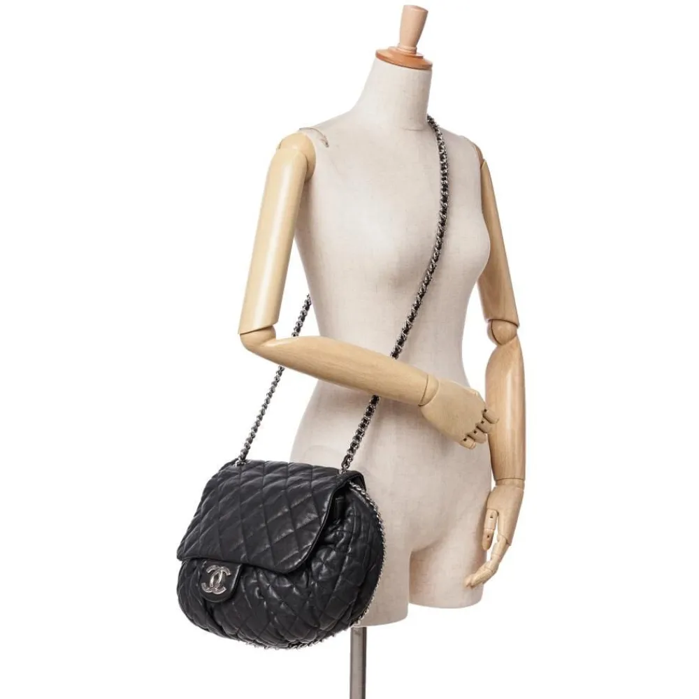 Dame Chanel Vintage Chanel Flap Bag