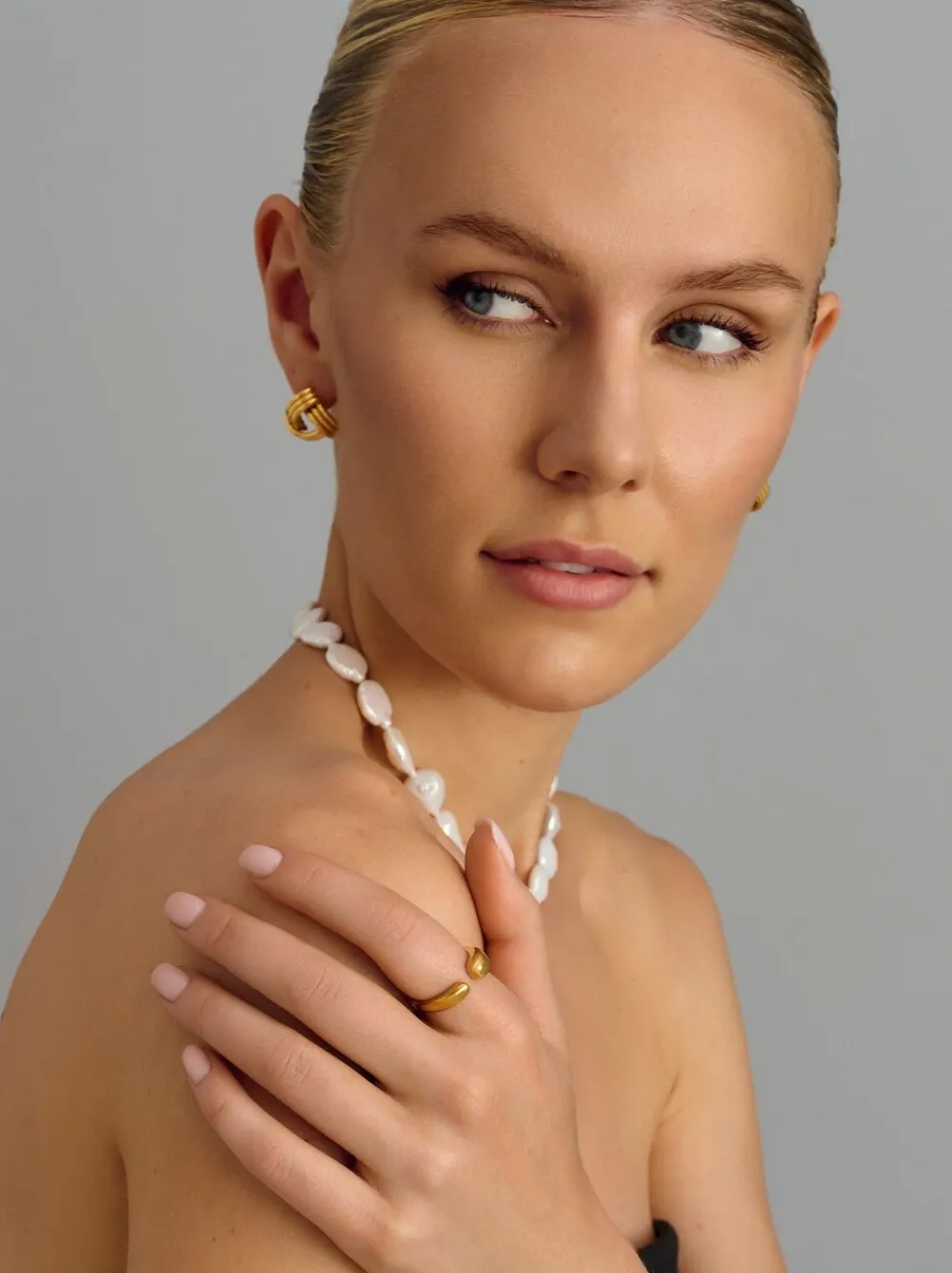 Nialaya Como Flat Pearl Choker