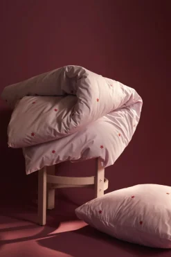 Daisy Sengetøj 200x220 cm pink/rød DK>Juna Hot