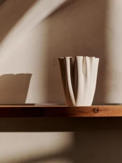 Ferm Living Dedali Vase - H18 - Off-white