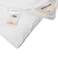 Diamant Gåsedunsdyne - Let 140x220 cm.><noscript><img width=