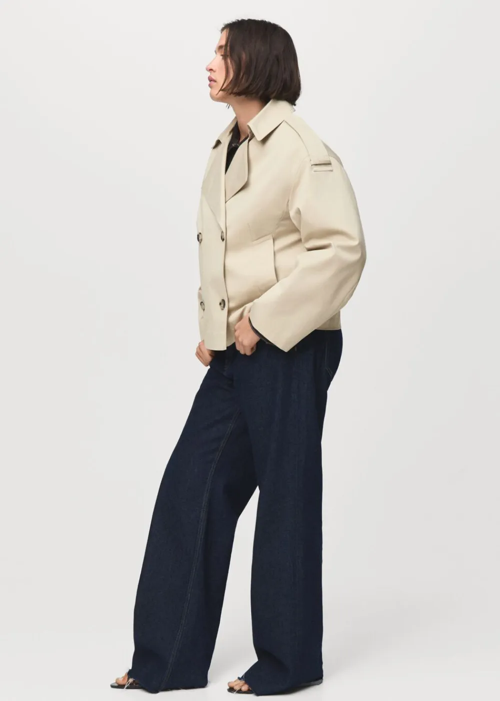 Double-breasted cropped trench coat>MANGO Online