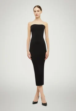 Fatal Dress><noscript><img width=