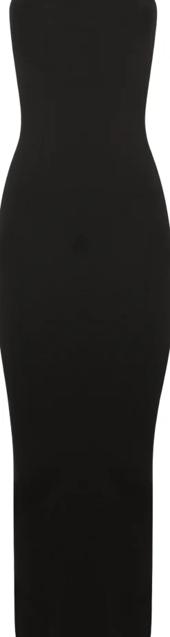 Fatal Dress><noscript><img width=