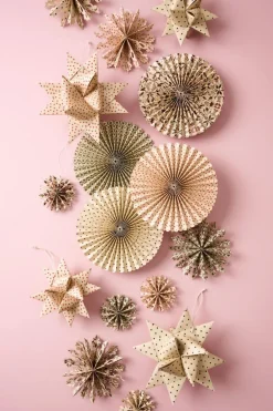 Flettet stjerne t/ophæng lille m/røde hjerter>Ib Laursen Online