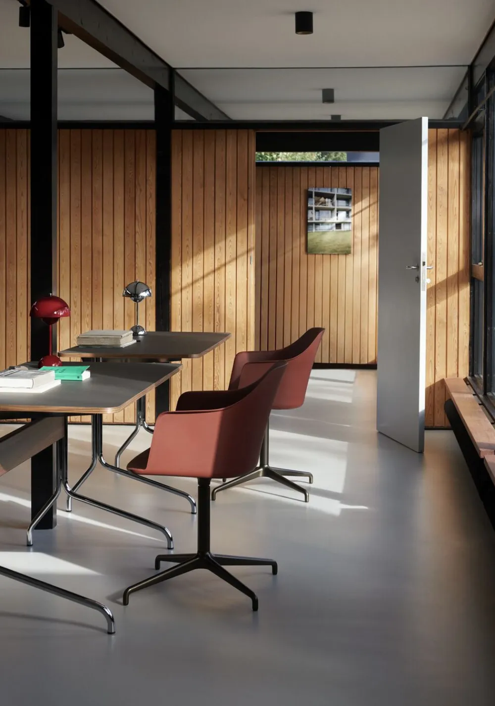 &Tradition Flowerpot Portable Lamp VP9, Magnetic Charger Vermilion red Online