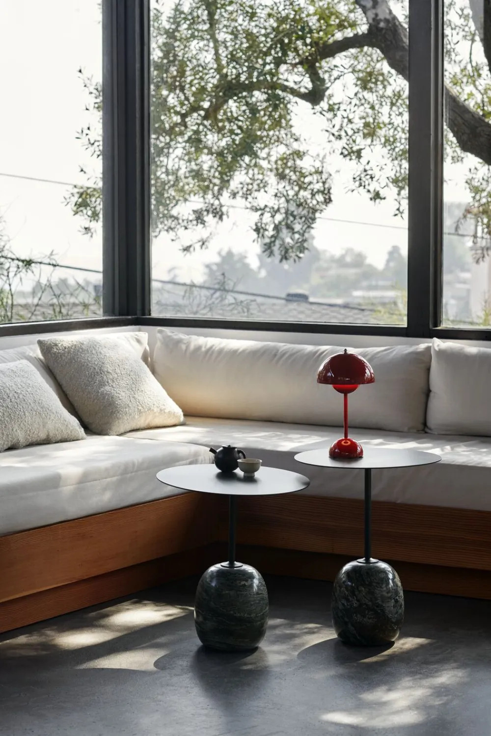 &Tradition Flowerpot Portable Lamp VP9, Magnetic Charger Vermilion red Online