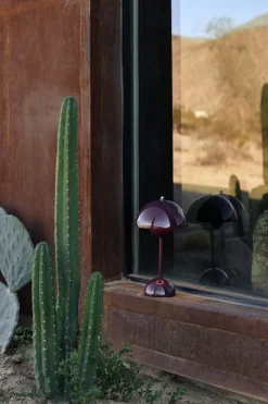 Flowerpot Portable Lamp VP9, Magnetic Charger><noscript><img width=