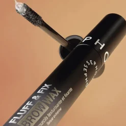 FLUFF & FIX BROW WAX - Teksturerende og fikserende øjenbrynsvoks><noscript><img width=