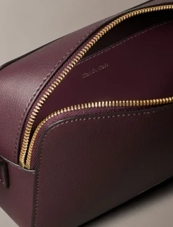 Calvin Klein FOIL LOGO ELONGATED CAMERA BAG Fudge/espresso Clearance