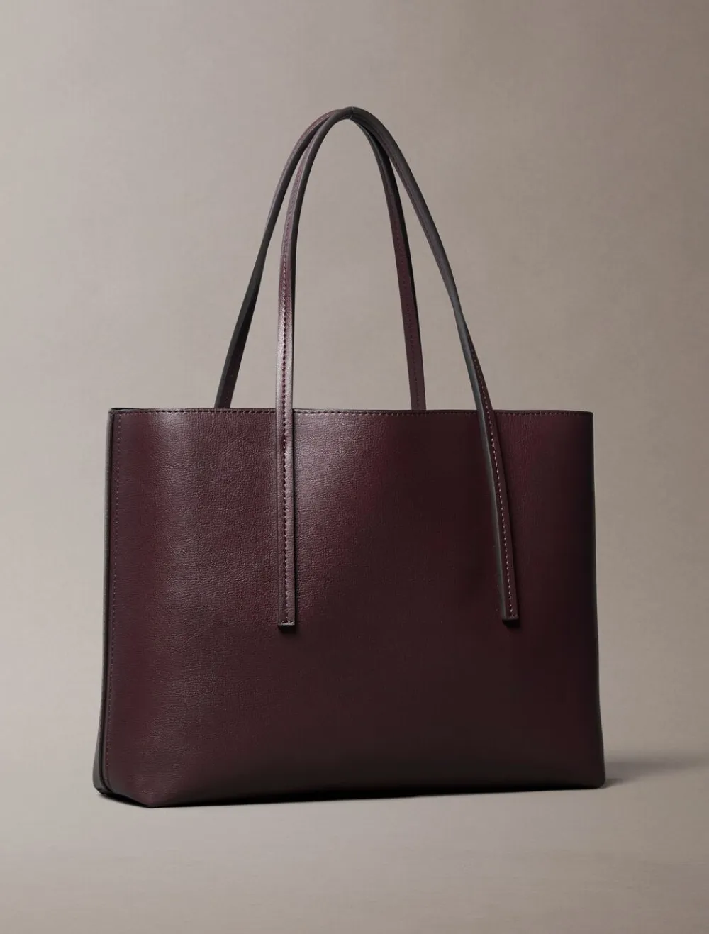 Calvin Klein FOIL LOGO SMALL TOTE Fudge/espresso Online