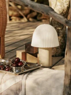 Børn Ferm Living Frill Portable Lamp - Cashmere/White