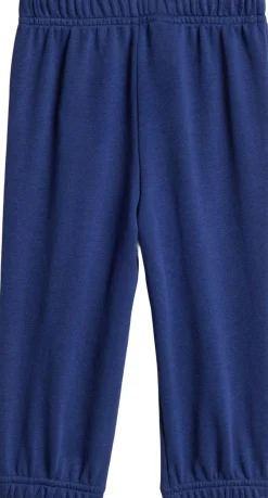 I BOS LOGO JOGGINGDRAGT><noscript><img width=