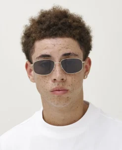 LAURENCE><noscript><img width=