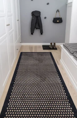 Tica Copenhagen Løber 90x200 cm, dot sort/sand Sale