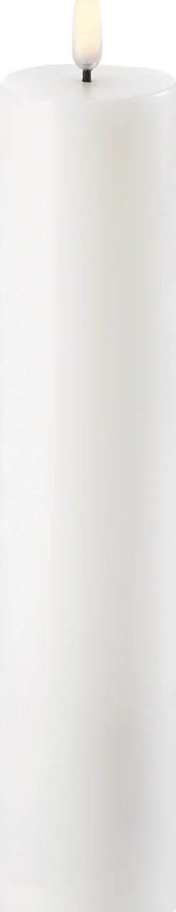 Uyuni LED Pillar Candle - Nordic White - 4,8 x 22 cm Hot