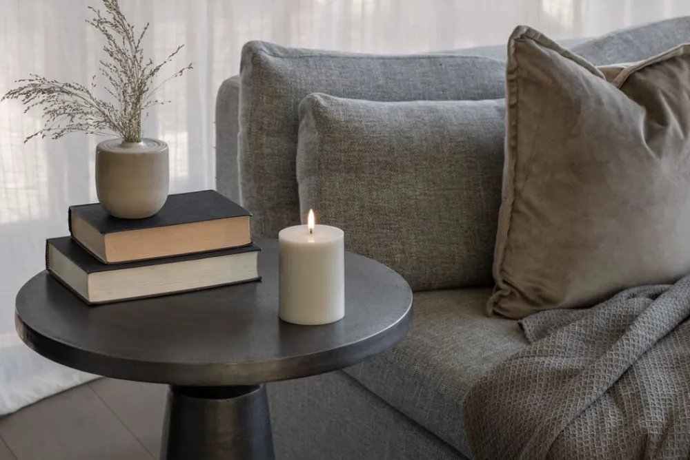 Uyuni LED pillar candle, Oyster Grey, Smooth, 7,8x10 cm Best