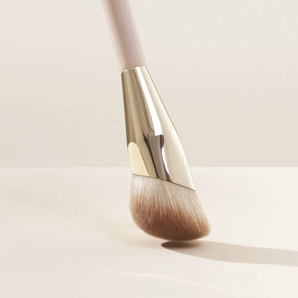 RARE BEAUTY Liquid Touch - Foundation Brush Hot