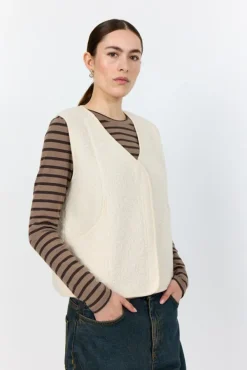 LR-NISSA 1 Vest Off white>Levete room