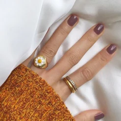 - ROSE MOUNTBATTEN><noscript><img width=