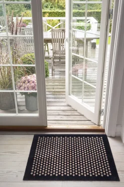 Tica Copenhagen Måtte 60x90 cm, dot sort/sand Clearance