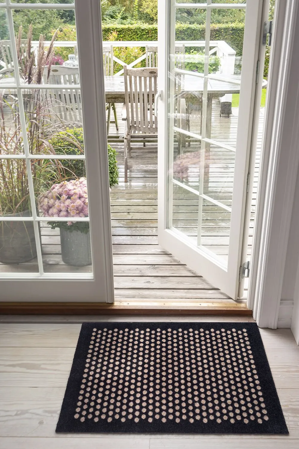 Tica Copenhagen Måtte 60x90 cm, dot sort/sand Clearance