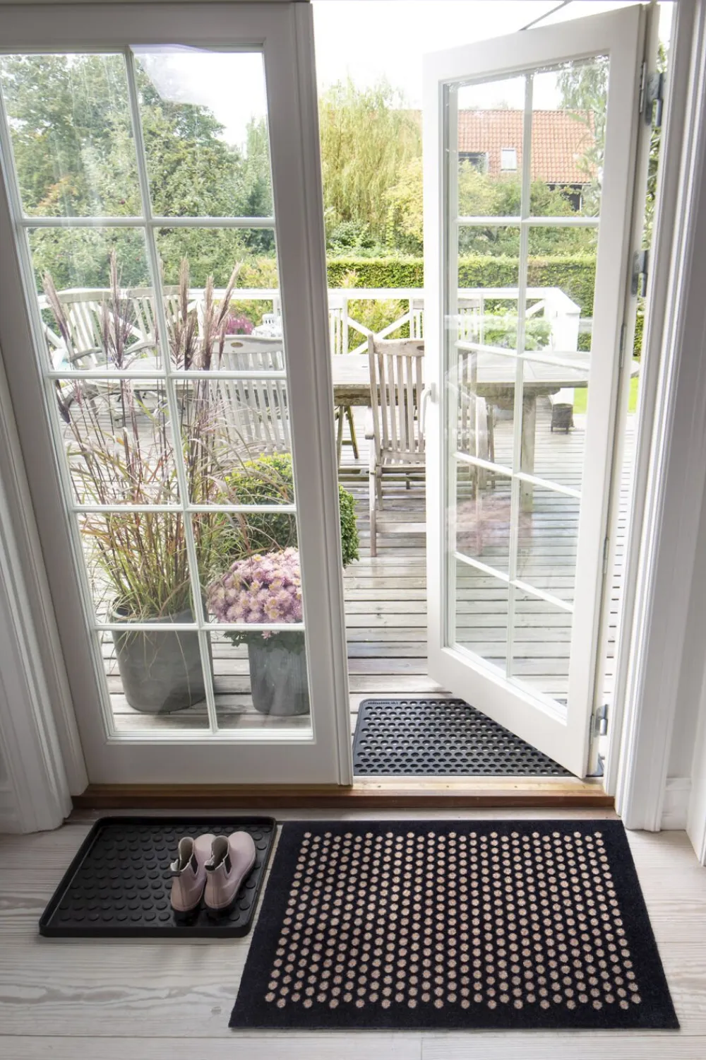 Tica Copenhagen Måtte 60x90 cm, dot sort/sand Clearance