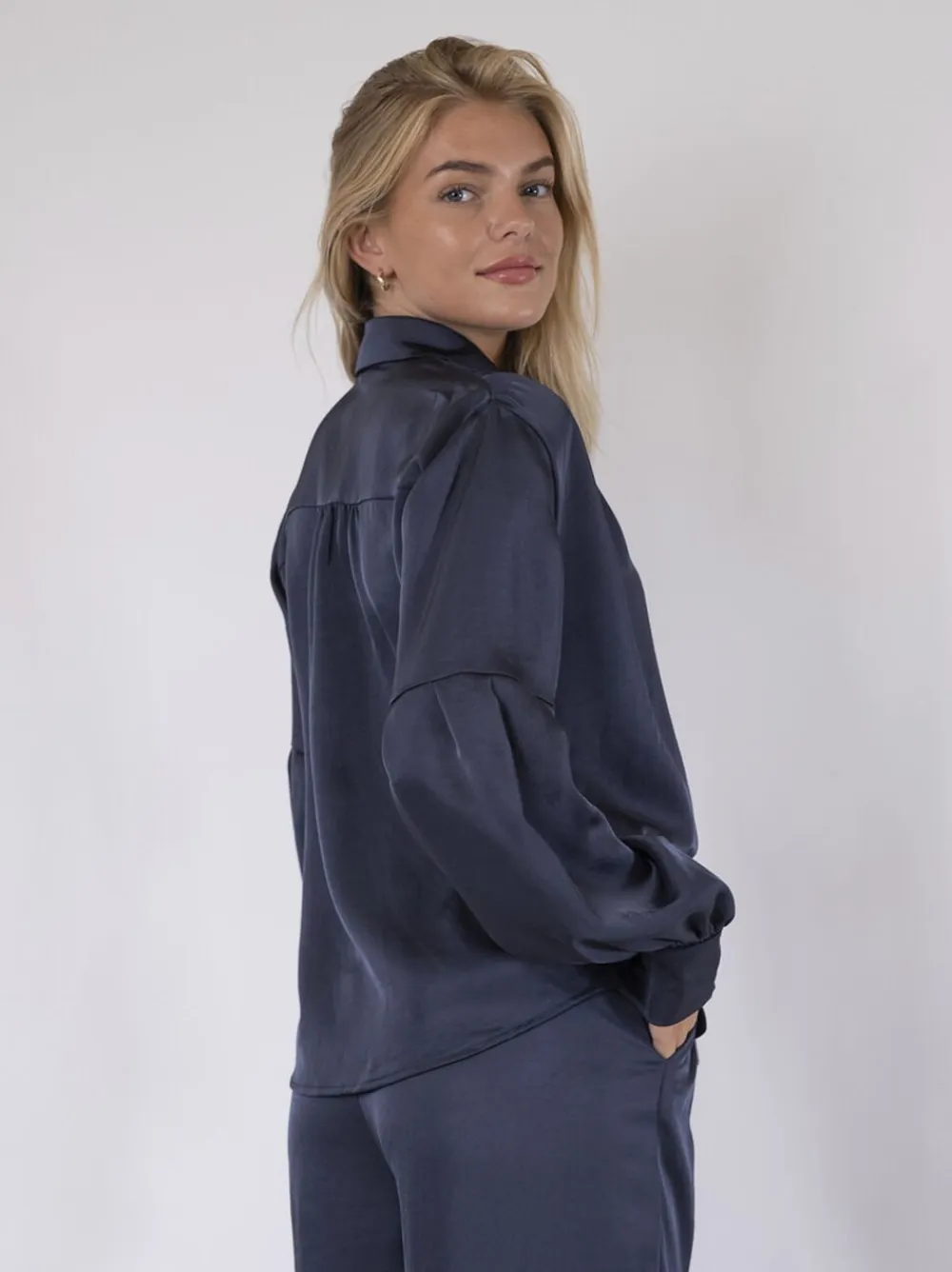 Neo Noir Naja Satin Shirt Midnight blue Outlet