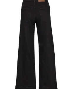 NICETTE>Baum und Pferdgarten