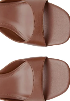 Patent leather effect heeled sandal><noscript><img width=