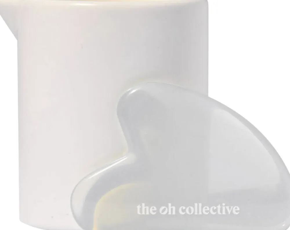 The Oh Collective Rub Me Tender - Relaxing Massage candle with Guasha stone 10