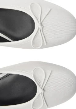 SHOES. -- CASSIE><noscript><img width=