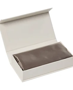 Magasin du Nord Collection Silke pudebetræk med lynlås, 100 % morbærsilke, 60x63 cm, mørk beige Outlet