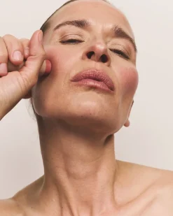 MIILD Skin Glow Tinted Beauty Balm Contour