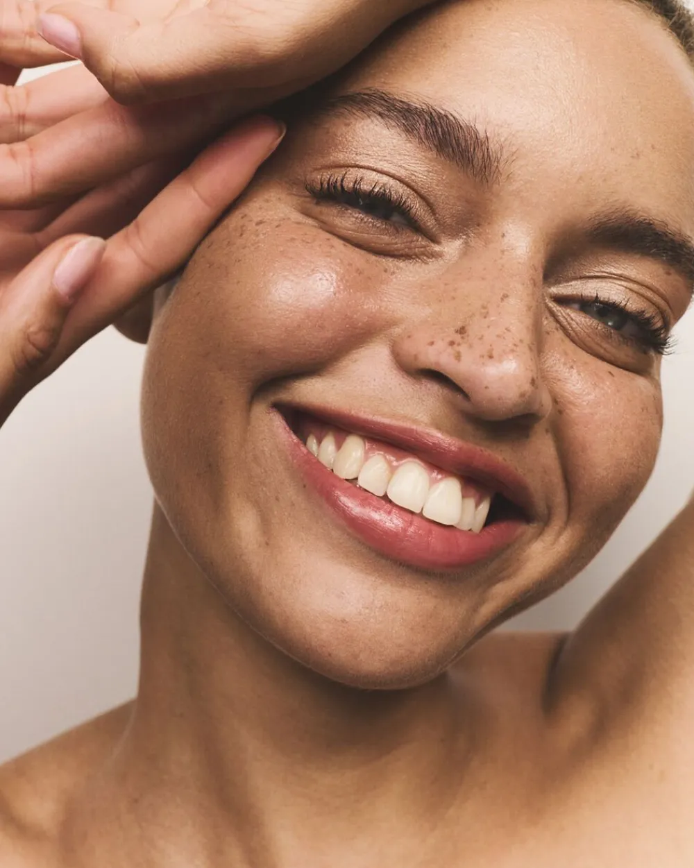 MIILD Skin Glow Tinted Beauty Balm Contour