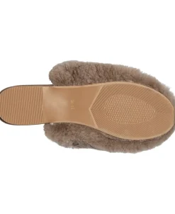 Slipper in Real sheepskin -><noscript><img width=