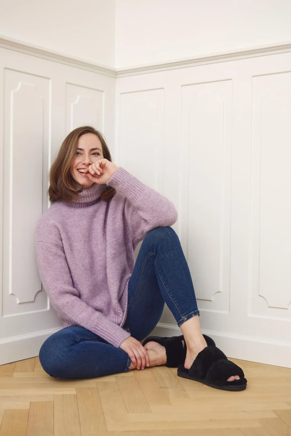 NATURES Collection Slippers Straps (of 100% New Zealand Sheepskin) Black Outlet