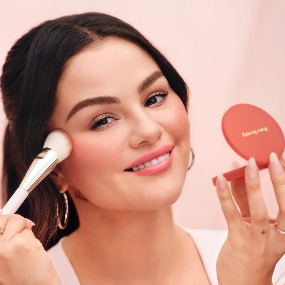 RARE BEAUTY Soft Pinch Matte Bouncy Blush - Blush med en blød mat effekt