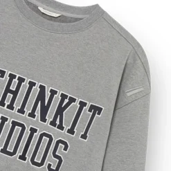 Sweat Shirt Logo><noscript><img width=