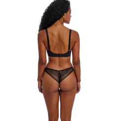 SYDNIE BRAZILIAN><noscript><img width=