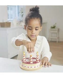 - Lagkage med lys - Chokolade><noscript><img width=