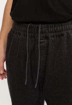 Trousers><noscript><img width=