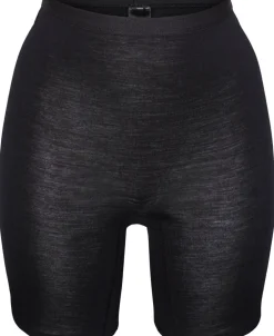 True Confidence Shorts><noscript><img width=